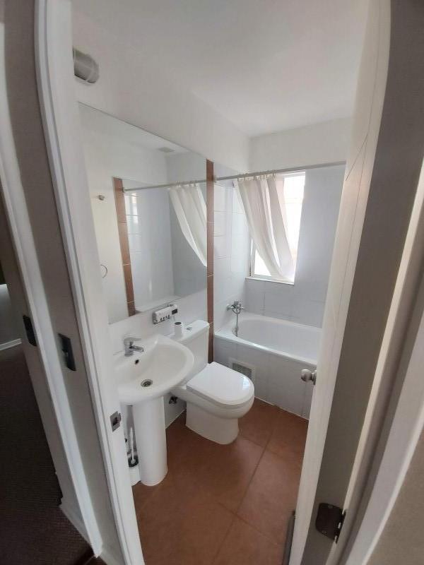 Arriendo Casa Impecable en Av. Monseñor Jorge Hourton