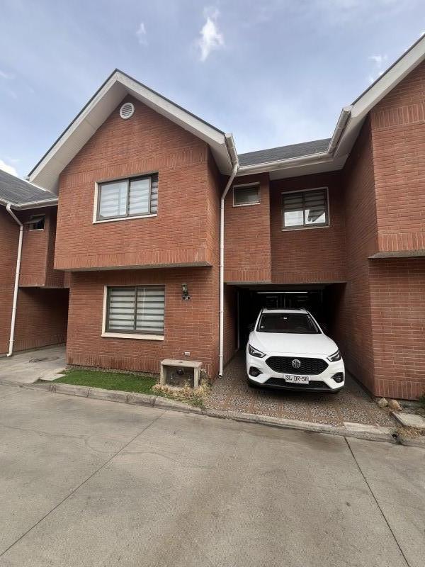 Vendemos Casa de 3 Dormitorios en Condominio Patio Ingles Ii