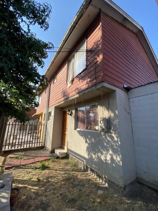 Se Vende Comoda Casa 3D-2B Sector Sarmiento, Curico.