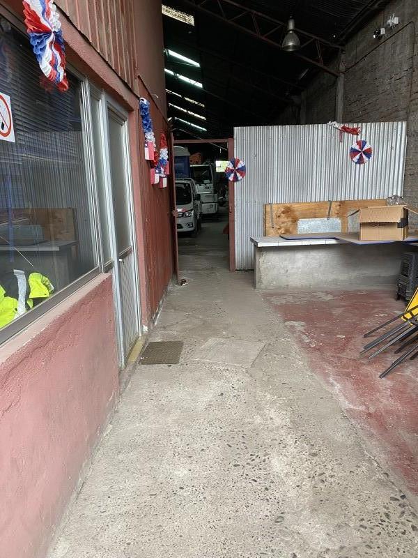 Se Arrienda Amplia Bodega en el Centro de Curicó