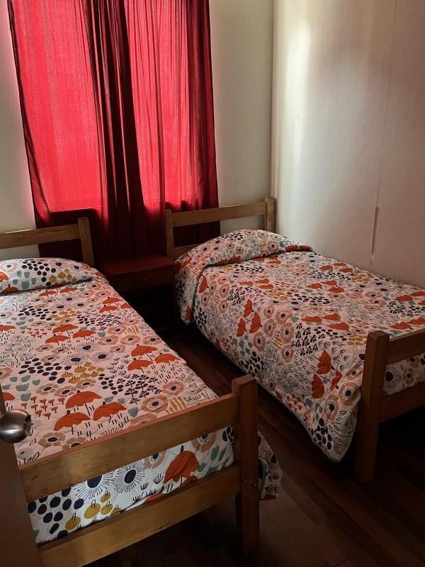4To Piso. 3 Dormitorios, 1 Baño, Sin Estacionamiento