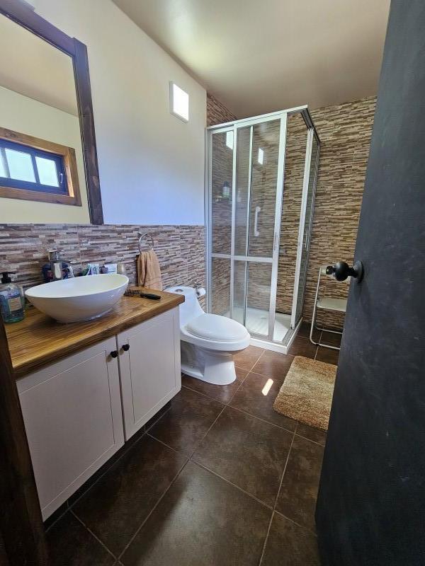 Casa en Parcela Con Acceso Privado, Piscina, Leñera, Cabaña