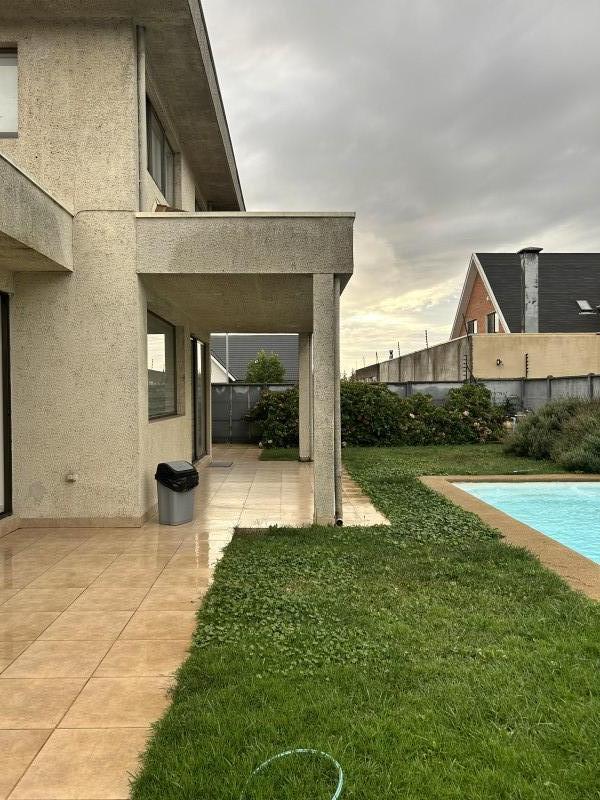 Arrendo O Vendo Casa Dos Pisos Estilo Mediterráneo Amplios E