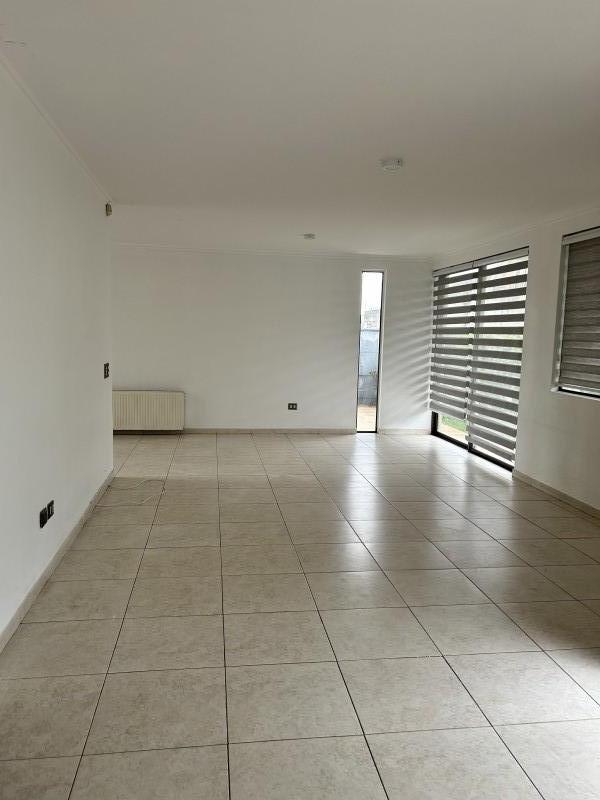 Arrendo O Vendo Casa Dos Pisos Estilo Mediterráneo Amplios E