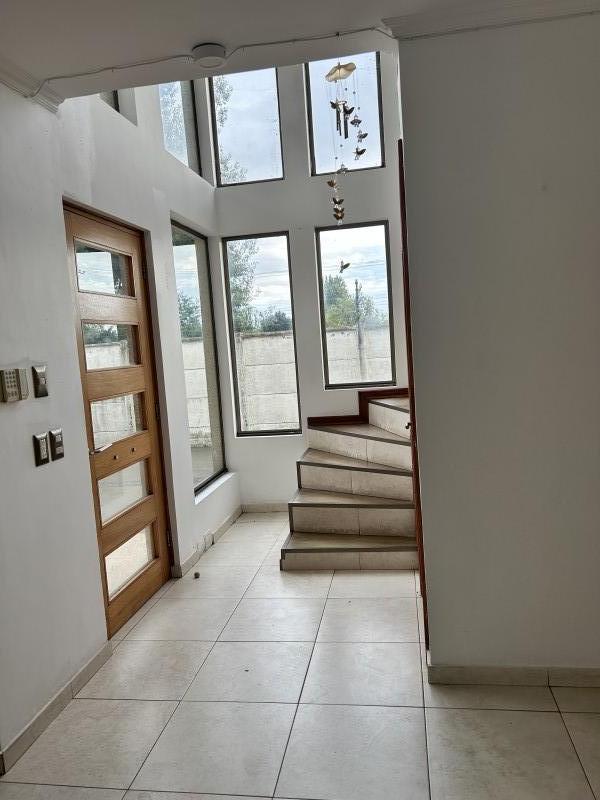 Arrendo O Vendo Casa Dos Pisos Estilo Mediterráneo Amplios E