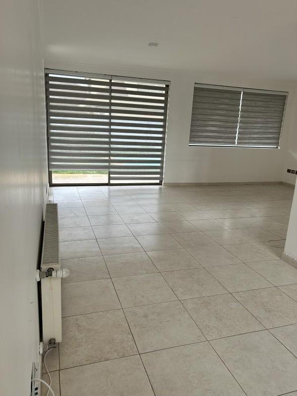 Arrendo O Vendo Casa Dos Pisos Estilo Mediterráneo Amplios E