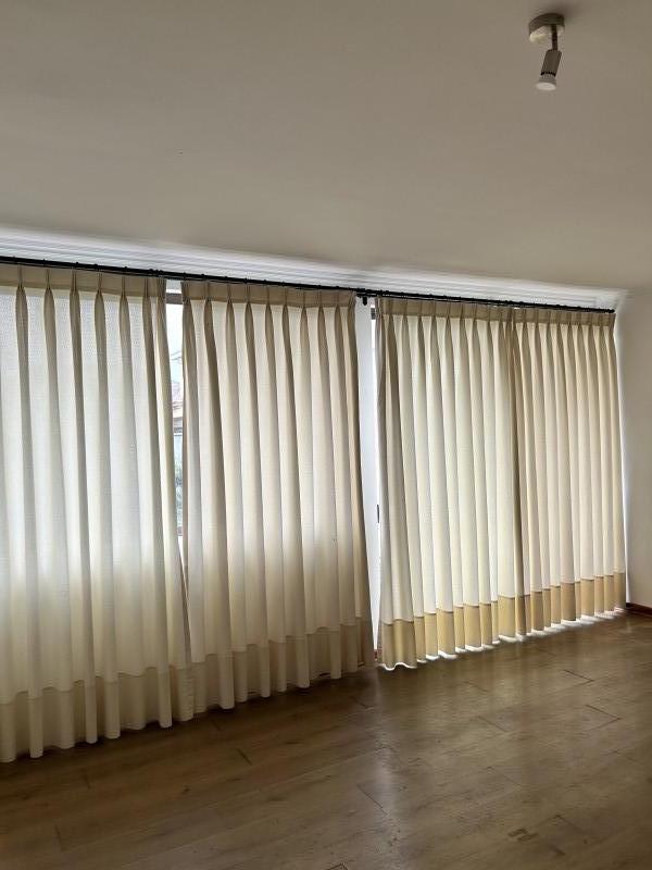Arrendo O Vendo Casa Dos Pisos Estilo Mediterráneo Amplios E