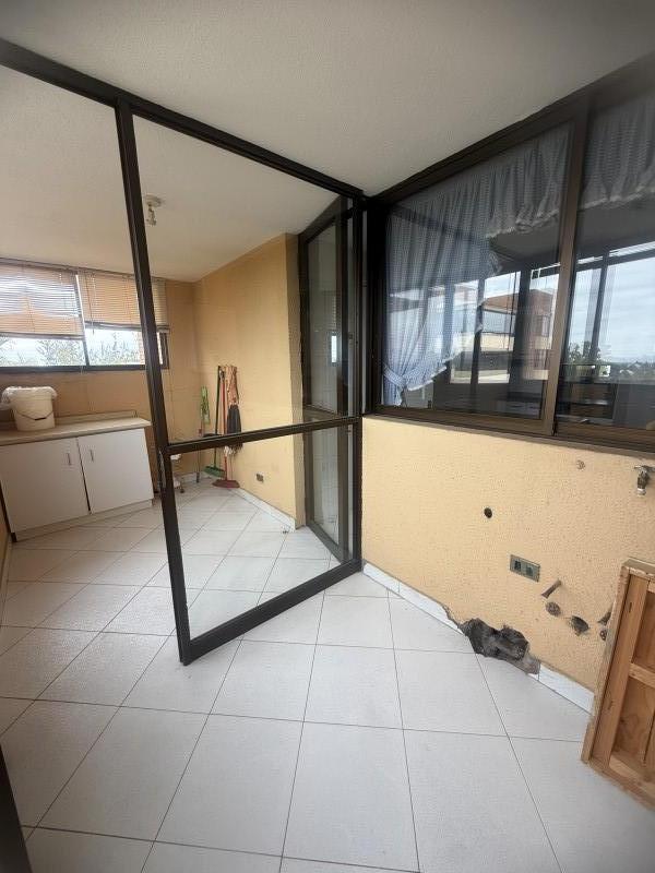 Exclusivo Departamento en Edificio Reyes de España – Av. Esp