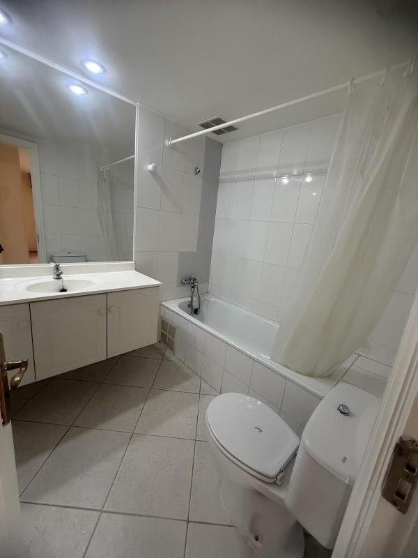 Exclusivo Departamento en Edificio Reyes de España – Av. Esp