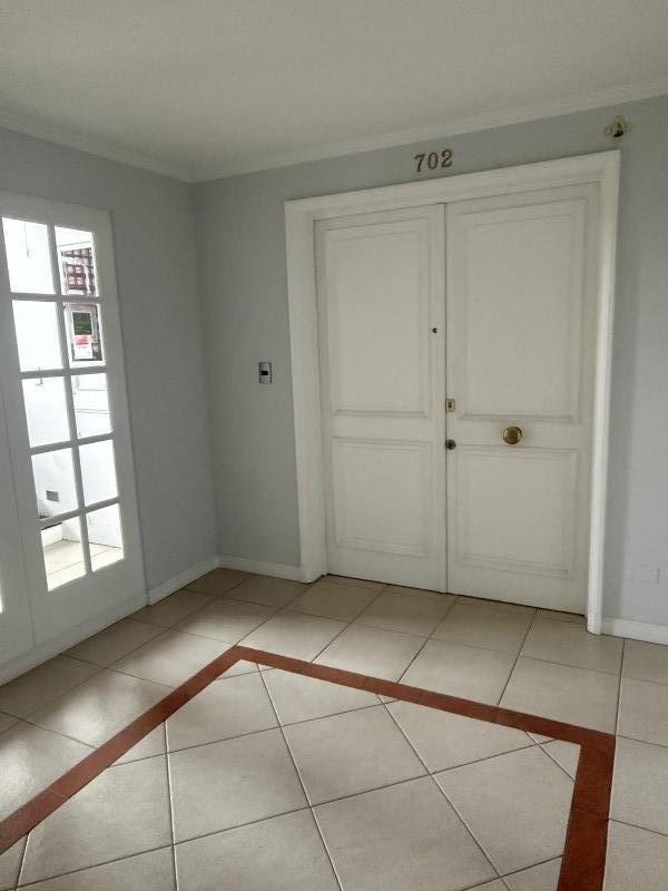 Exclusivo Departamento en Edificio Reyes de España – Av. Esp