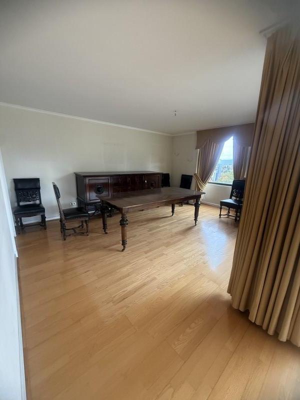 Exclusivo Departamento en Edificio Reyes de España – Av. Esp