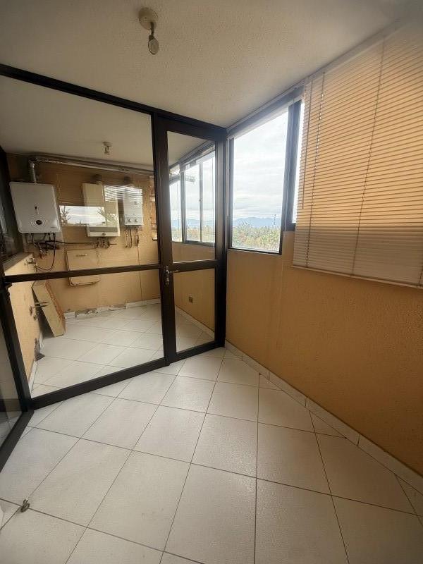 Exclusivo Departamento en Edificio Reyes de España – Av. Esp