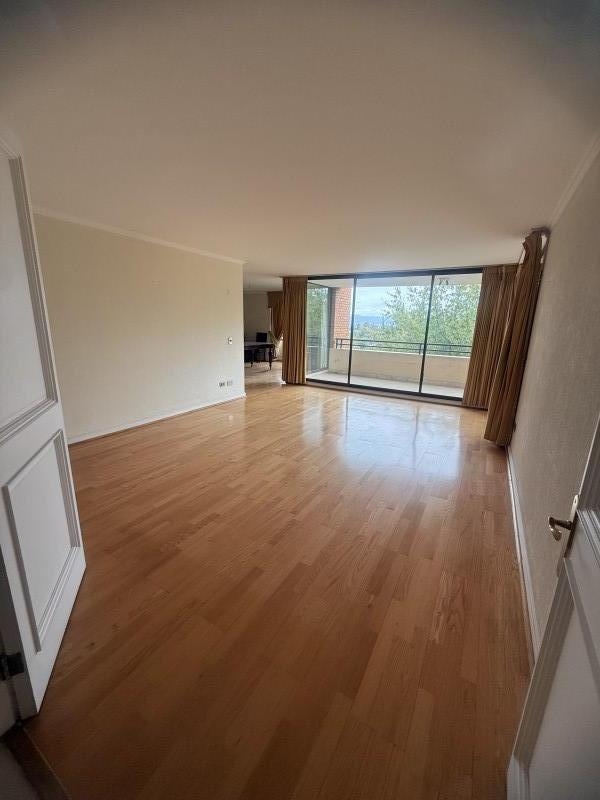 Exclusivo Departamento en Edificio Reyes de España – Av. Esp