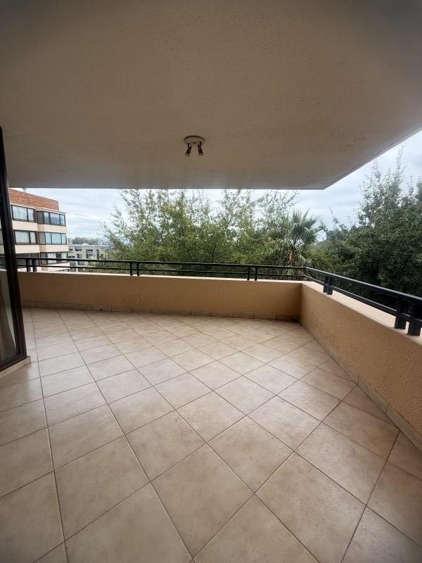 Exclusivo Departamento en Edificio Reyes de España – Av. Esp