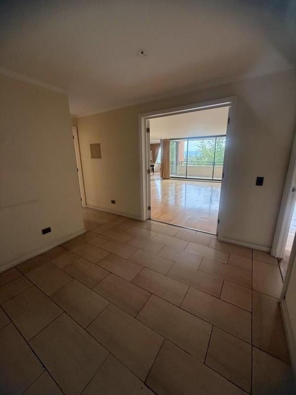 Exclusivo Departamento en Edificio Reyes de España – Av. Esp