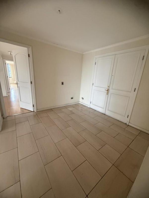 Exclusivo Departamento en Edificio Reyes de España – Av. Esp