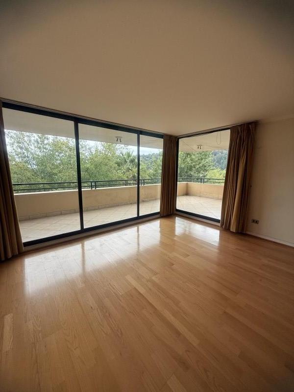 Exclusivo Departamento en Edificio Reyes de España – Av. Esp