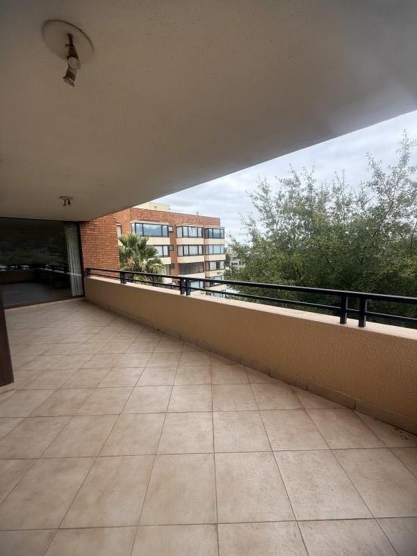 Exclusivo Departamento en Edificio Reyes de España – Av. Esp