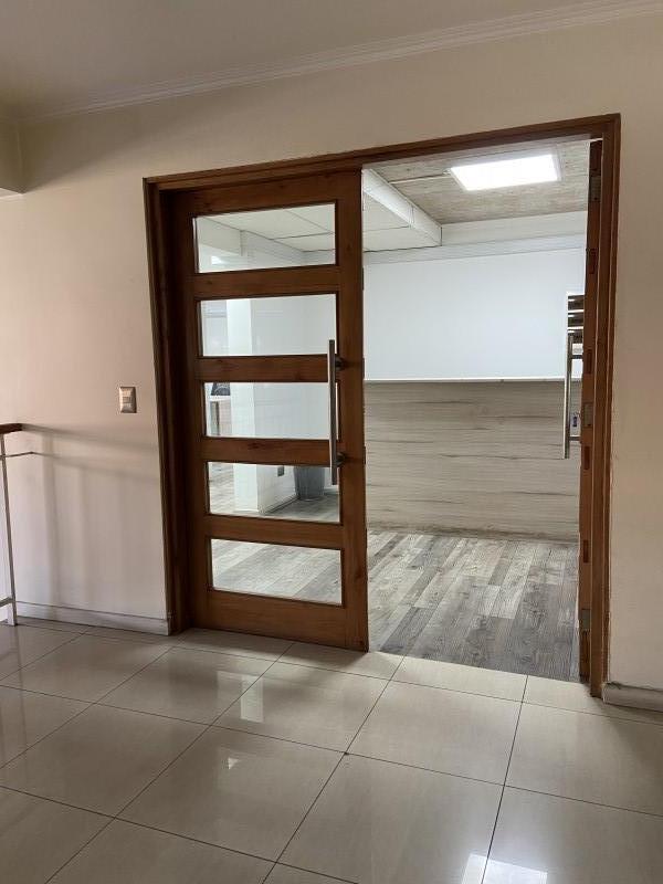 Arriendo Oficina Amplia y Funcional – Excelente Ubicación