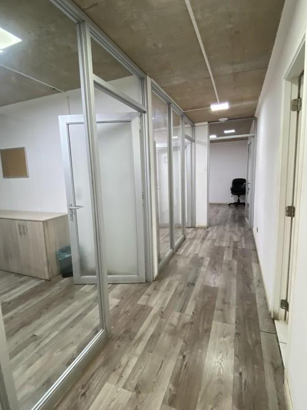 Arriendo Oficina Amplia y Funcional – Excelente Ubicación