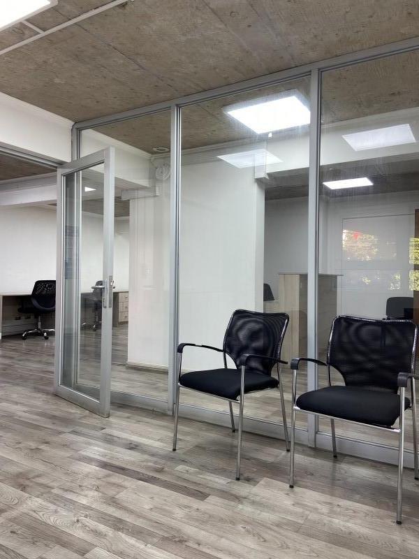 Arriendo Oficina Amplia y Funcional – Excelente Ubicación