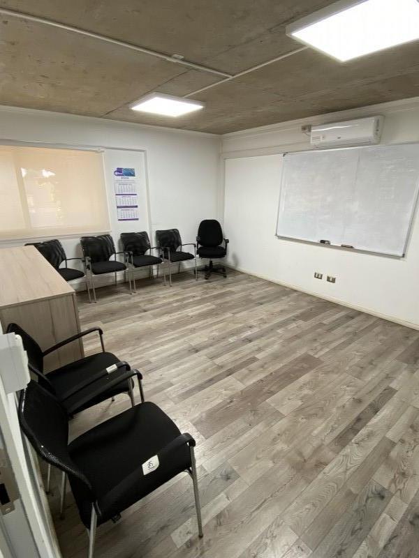 Arriendo Oficina Amplia y Funcional – Excelente Ubicación
