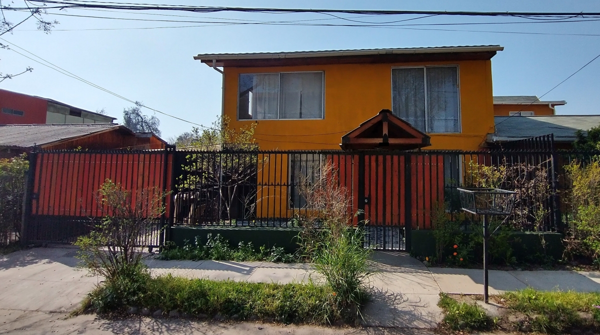Casa Ñuñoa 4 dormitorios - 2 baños en barrio familiar.