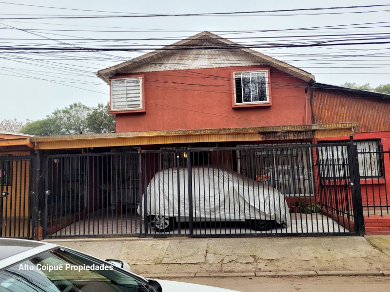 Se vende casa con amplio patio en Metro El Sol