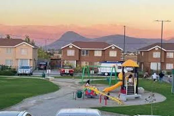 Casa 3 Dormitorios, 3 Baños, Piscina, Remodelada Completa.