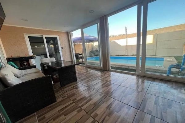 Casa 3 Dormitorios, 3 Baños, Piscina, Remodelada Completa.