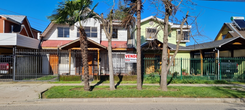 Hermosa casa de dos pisos en villa Nemesio Antúnez