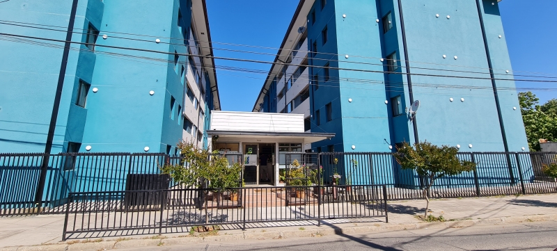 Central departamento amoblado y equipado con estacionamiento