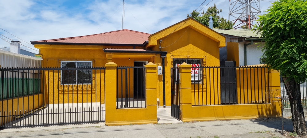 Atractiva, remodelada y amplia casa con destino comercial