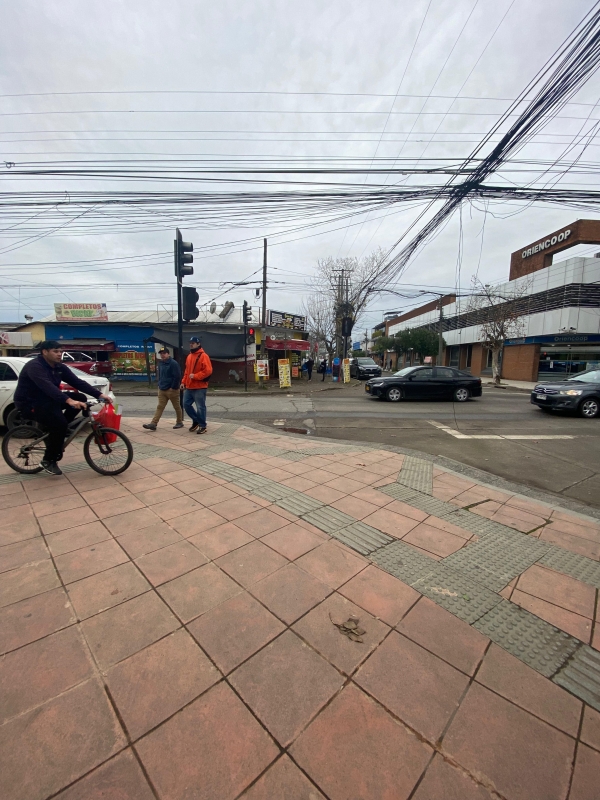 Se Arrienda Locales A Pasos del Terminal