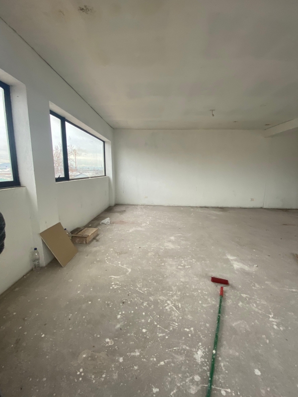 Se Arrienda Locales A Pasos del Terminal