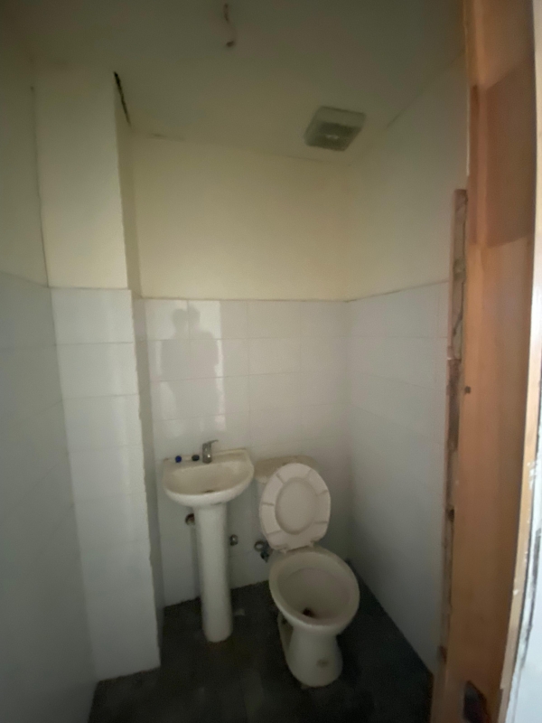 Se Arrienda Locales A Pasos del Terminal