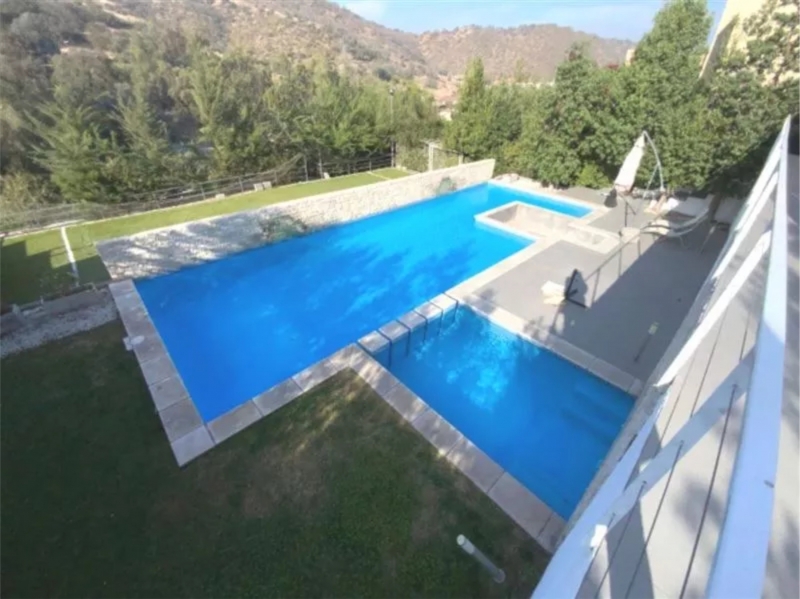 Gran casa mediterránea con dos piscinas