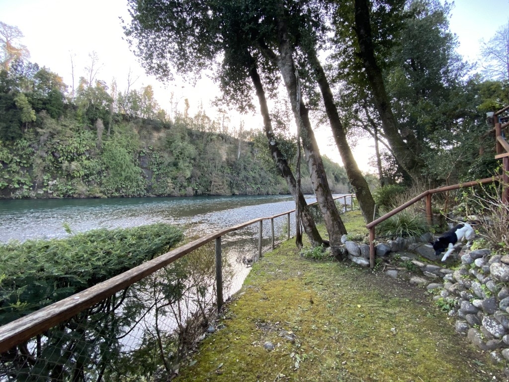 Casa a orilla del río Toltén a 18 kilómetros de Villarrica