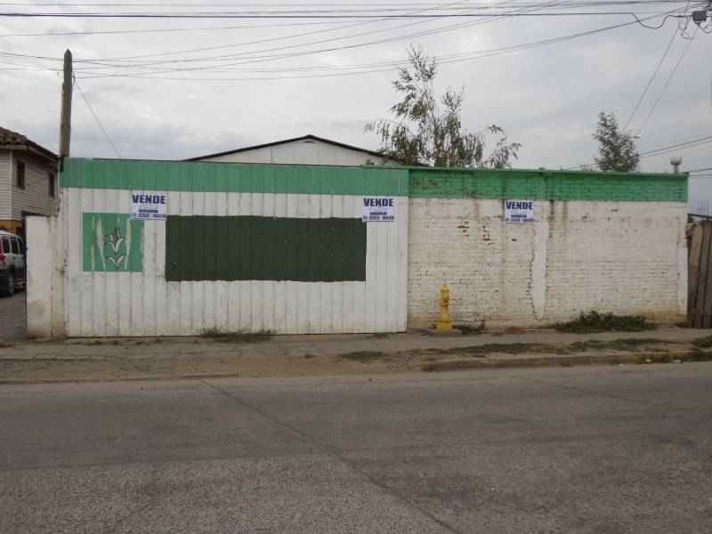 Atractivo y amplio local en calle principal de Longavi.