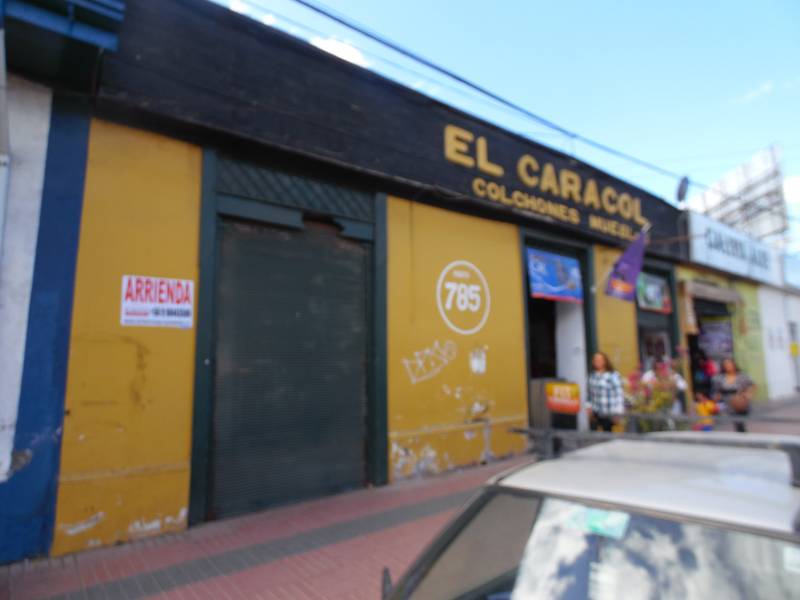 Amplio local una cortina calle Maipú ciudad de Linares