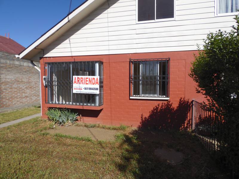 Atractiva casa, ubicada en avenida y en barrio tranquilo. 