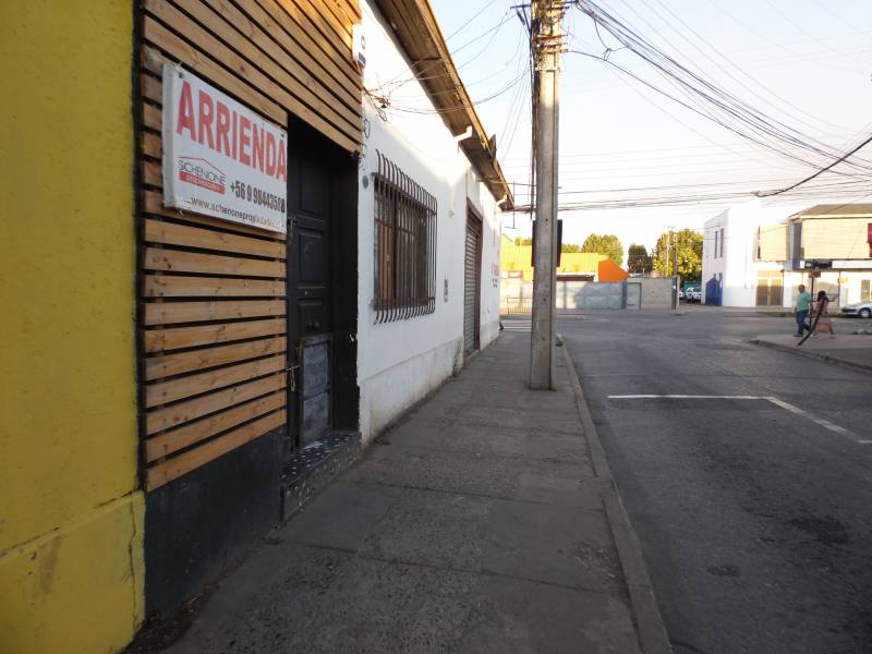 Amplio local, por remodelar en inmejorable ubicación