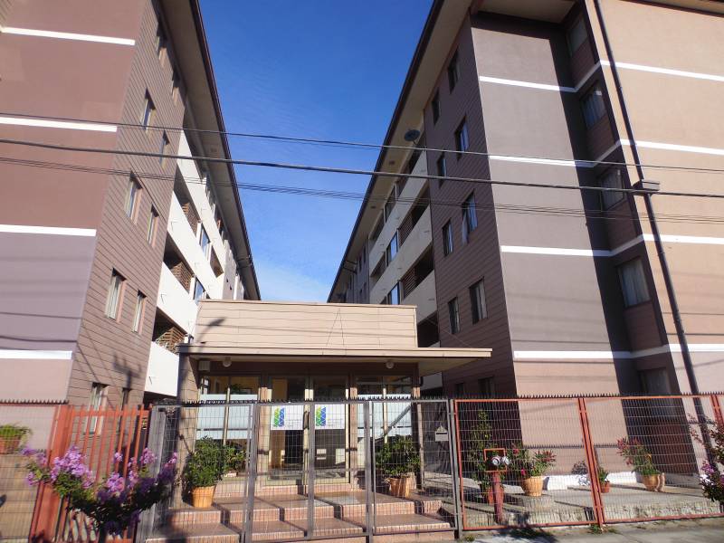 Departamento central de tres dormitorios; Linares.