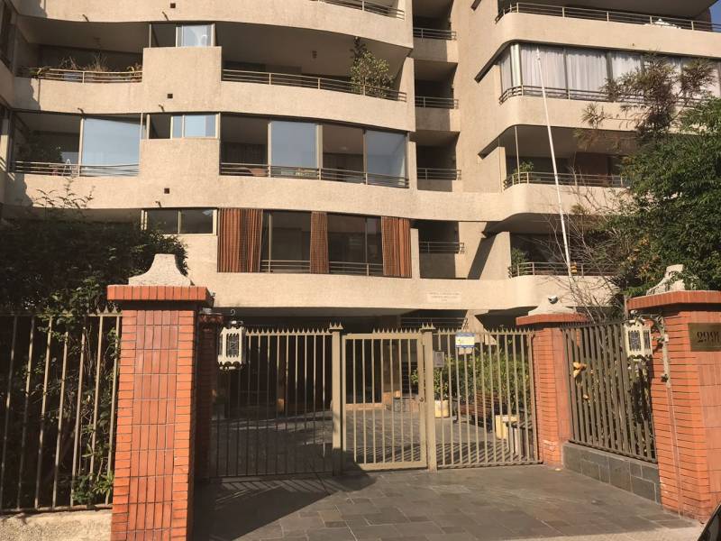 Ubicación Privilegiada, a pasos del Metro Colon. VISÍTALO!!