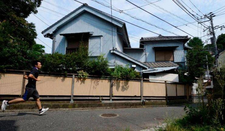 Japón tiene tantas casas vacías que las regala