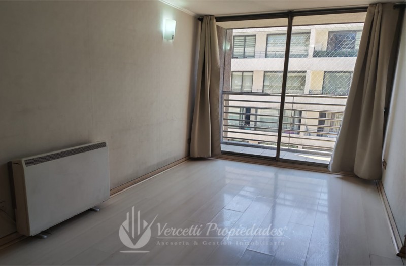 Departamento A Solo Pasos de la Estación de Metro Santa Ana.