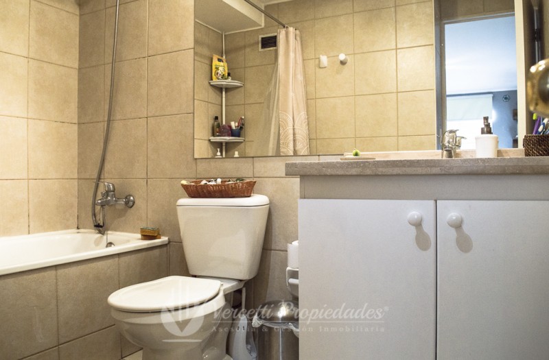 en Arriendo: Departamento Amoblado de 1 Dormitorio en Ubicac