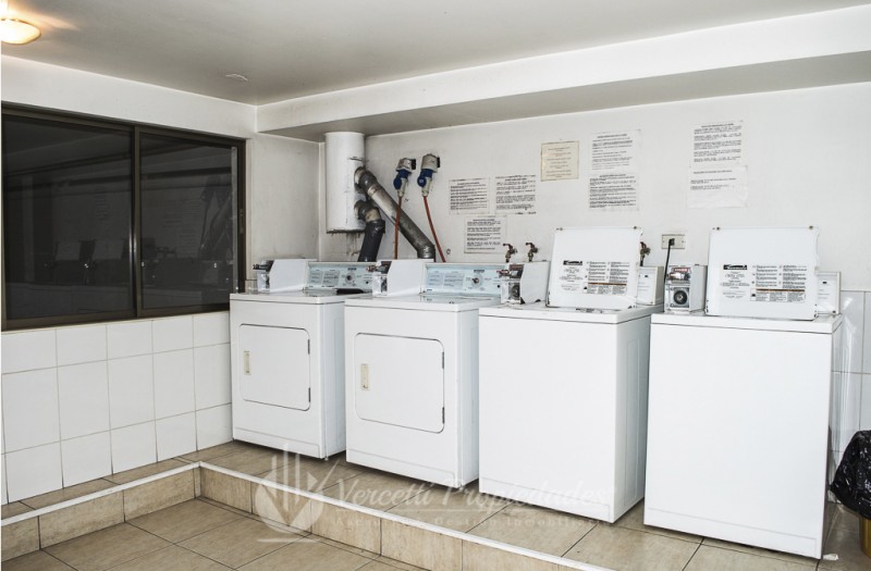 en Arriendo: Departamento Amoblado de 1 Dormitorio en Ubicac