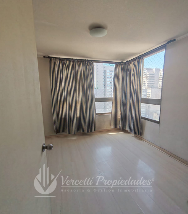 Departamento A Solo Pasos de la Estación de Metro Santa Ana.