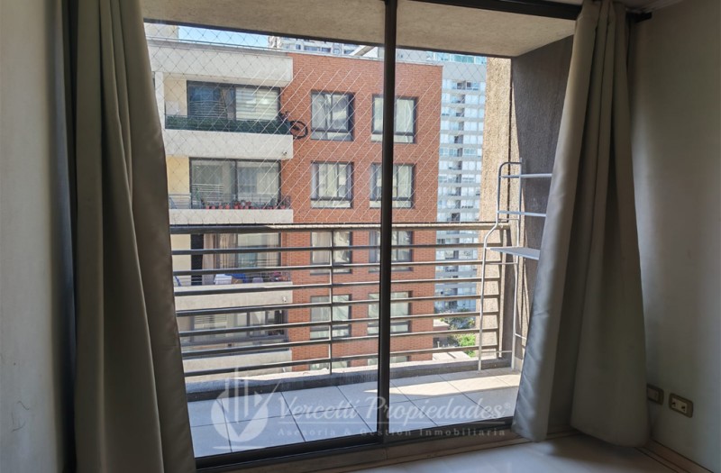 Departamento A Solo Pasos de la Estación de Metro Santa Ana.